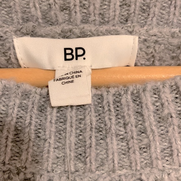 Woman’s sweater.#178 - Picture 6 of 11